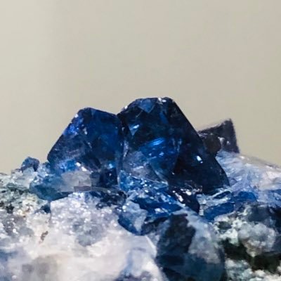 鉱物コレクターです。鉱物購入用にアカウント作成しました。ベニトアイト ベスビアナイト タンザナイト ダイオプテーズ アクアマリン等 探してます🙏