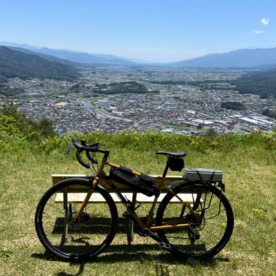 その辺に生えてる物を食ってボロ屋を修理して暇を潰してます  お茶と自転車とテクノ