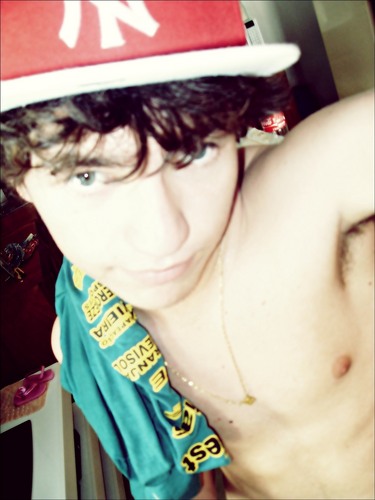 Skatista, Sincero, Antissocial, Ciumento, Festeiro, Amigo.  +