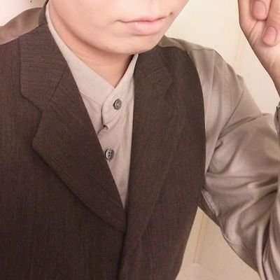 kusunoakatuki's profile picture. 6歳の娘の母36歳
時々毒づいたツイートをしているときは、ホルモンバランスが崩れてイライラしていたり、ストレスが溜まっているんだな(哀)と思って生温かい目でスルーしてくださいね。最近金カム沼にはまりました！尾形推し！だけどみんな可愛い！
関東で金カム語り合ってくれる腐女子さん大歓迎です
アフタヌーンティー行きたい！