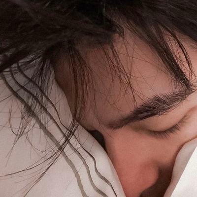 flowly_srii's profile picture. Menatahati_