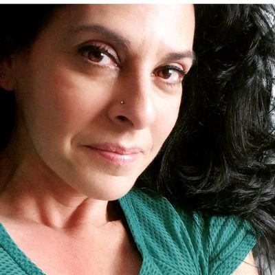 Bienvenido a mi morada. Entre libremente por su propia voluntad y deje parte de la felicidad que trae.
