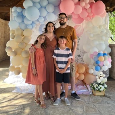 Observe the masses, then do the opposite #OSRSMobile š¤ Engaged to the LOML @RosePerezM šš