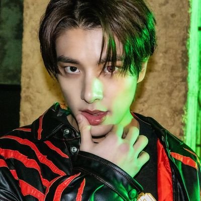 lvfrenha's profile picture. bloom like a flower
         she/they