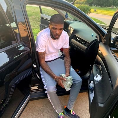 A real Boss 💯 $$$ and ima pay like I weigh get at me bills car notes home mortgage clothes shoe's whatever as long as that head and pussy 🔥