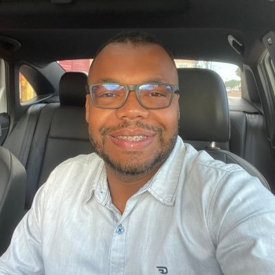 Servidor público, armeiro, acadêmico de direito, Presidente do sindicato dos Policiais Penais e Educadores Penitenciários do Amapá, Flamengo e Pai da Giovanna.