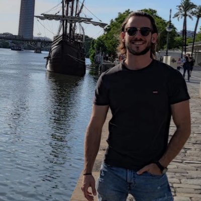 AlbertoCastro93's profile picture. 📖🧑‍🚒🤸‍♂️