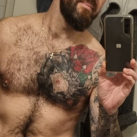 🔞interdit aux moins de 18 ans🔞
Mec de 41 ans poilu barbu avec bonnes couilles pendantes 
hairy men with hairy cock and low balls
I love men with big bushes !