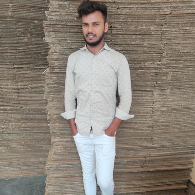 #इलाज_ये_है_कि_मजबूर_कर_दिया_जाऊँ,
#वरना_यूँ_तो_किसी_की_नहीं_सुनी_मैंने।
❤️ badsah ❤