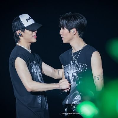 เลือดม่วงแดงทั้งใจ♥️💜และคีพ GOT 7
ทั้งใจจร้า