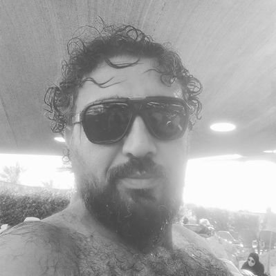 أكرموا من تحبون بكلمات جميلة ، و أفعال أجمل ، أرواحنا خلقت لفترة من الزمن و سترحل ، إبتسموا و تناسوا أوجاعكم فهي دنيا لا جنة .