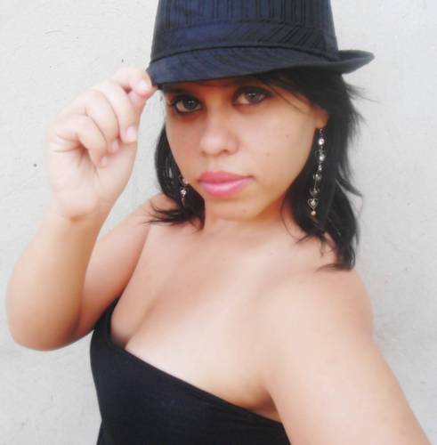 Sou extremamente, extrovertida, feliz, e adoro fazer novas amizade!!!
então siga-me e tira suas conclusões!!!