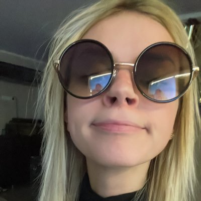 offensivewordx's profile picture. Umiem robić serduszka nosem