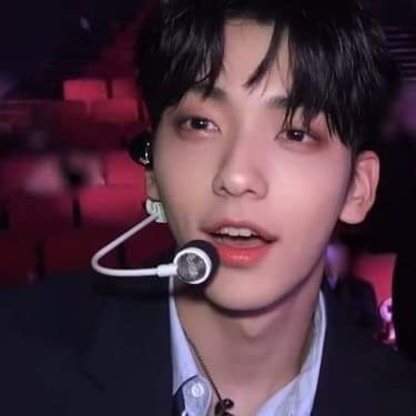 ✌︎𝘚𝘩𝘦/𝘩𝘦𝘳
Stan: ♪ 𝘴𝘵𝘳𝘢𝘺 𝘬𝘪𝘥𝘴 ♪ 𝘣𝘵𝘴 ♪ 𝘵𝘹𝘵 ♪
#loveSTAY
kocham moich moots, ale jestem nudna 🍰