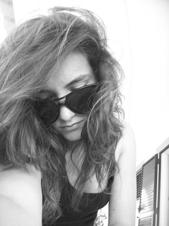 heyy :) I'm from Portugal, I'm 17 and I love 30 seconds to mars, my chemical romance, metallica, green day ;D I love rock music «3
