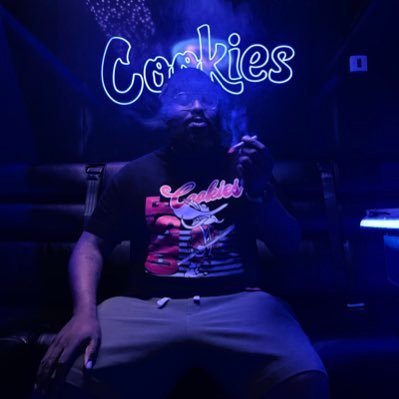 Cannabis Reviewer based in Las Vegas check out my IG: abluntpovmedia for more