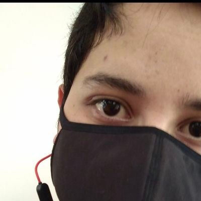 No bot. Solamente en Twitter para entretenerme y buscar sobre crypto.