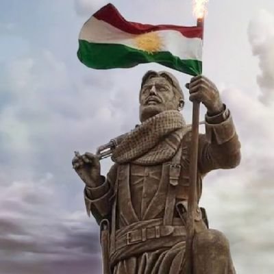 Kombin li bin ala rengîn li pey cûdahîyên xwe neçin
Bibin yek ji bo ku li hemberî dijminên hov têkneçin
(Kurdînivîsan Dişopîne)