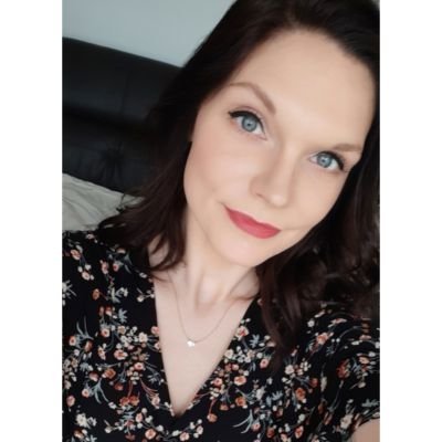 EmelyneCaret's profile picture. 