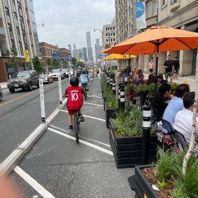 Community group advocating for sustainable mobility on Yonge Street & beyond.