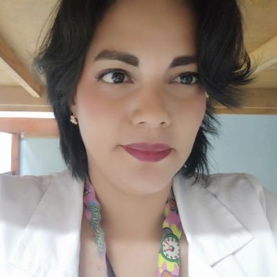 Médico, aliade feminista, miembro oficial de ASOMACHO, bipolar tipo 1, ruda y políticamente incorrecta.