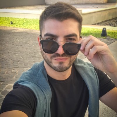 eyarnold's profile picture. Diseñador gráfico & Community Manager