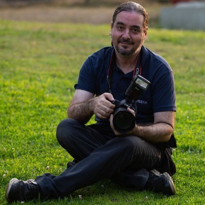 Fotógrafo e técnico de informática.