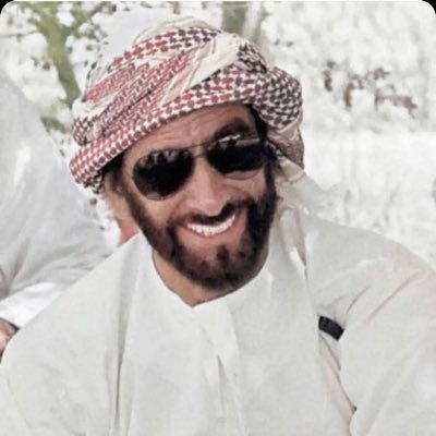 أُعلّلُ النفسَ بالآمالِ أرقُبُها . . ما أضيقَ العيشَ لولا فُسْحةُ الأملِ. .