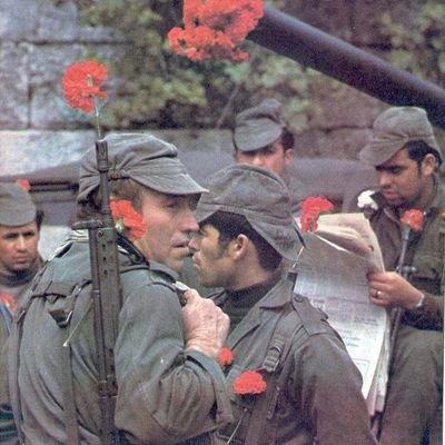 Santaolalla_'s profile picture. all due respect;
Disconnected