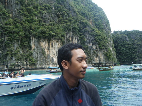 i am broadcaster not journalist.... kerjanya ngomong ngomong ngomong ngomong ngomong terus ngomong ngomong