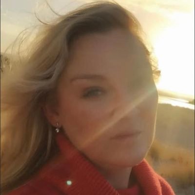 AlyJaneH's profile picture. Love a holiday.