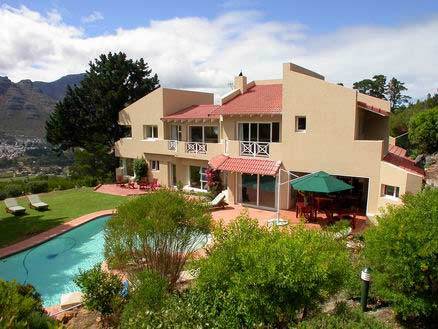 Villa Montebello is a Four Star Luxury Guest House promising a superb location on the heights of Mount Rhodes in Hout Bay.