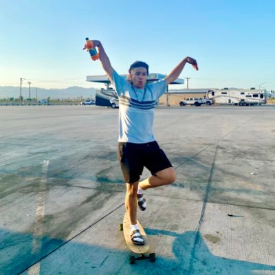 hitmonlee0099's profile picture. Discord same as my @ | documenting my progress📈 - tryna meet other hustlers📈 6 fig seller💪🏽