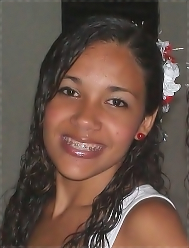 Posso até ser feia;
mas pelo menos não pareço com você.