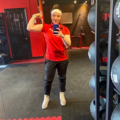 Representation @AMPtalentgroup Trainer @9roundstclairewest  Band Member @extensiveorange Owner #KickItWithKirst 💪🏽