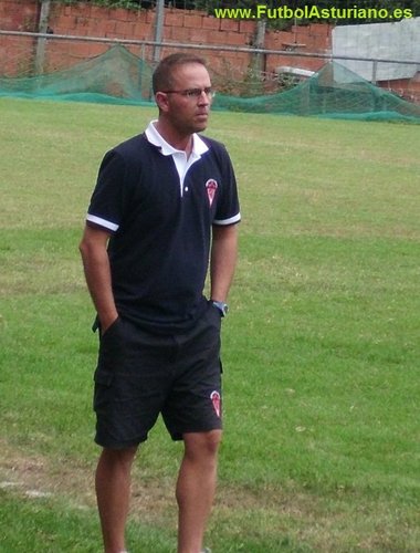 Entrenador Nacional de Fútbol .Ribadesella C.F. .Profesor valores C.P.Santa Olaya Danone , C D Montevil
