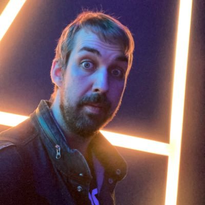 Tweets direct from the SEVEN FOOT TALL GUY! Follow me for insights into my life in this SMALL WORLD! I also randomly re-tweet at times! FOLLOW @LeanneX89X