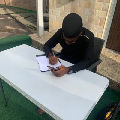 efe_donhigh's profile picture. accountant,actor,dancer,and I think can make u laff on a good day how abt that