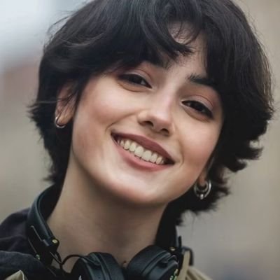 القليل من الجرافيك والكثير من الحياة !!
روح من الرب وله ..
كان الجمال ينمو من داخلها دون استئذان🍀

Be you 💕☁️