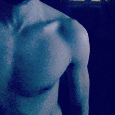 Warning adult only 🔞 Actif tbm, pompeur, cho pour rencontres. Send me a DM if you want to meet ;) Plus de photos & vids sur OF. Snap : math75toppp