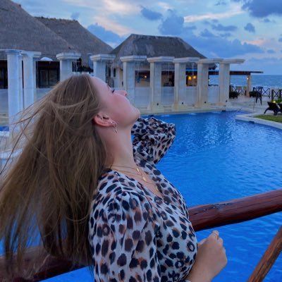 paulinejcqsn's profile picture. :)