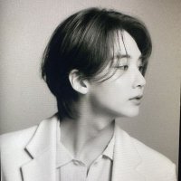 reese (@yooncheekbone) 's Twitter Profile