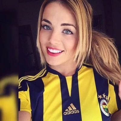 Kendi halimde biriyim. Fenerbahçe için burdayım. Dm atmazsanız sevinirim