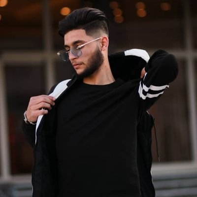 الي في قلبي في حبري وع لساني لا نجامل لا نكذب .___.
