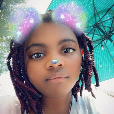 💜💜I’m pretty I’m loyal and I like staying to myself🤍🤍