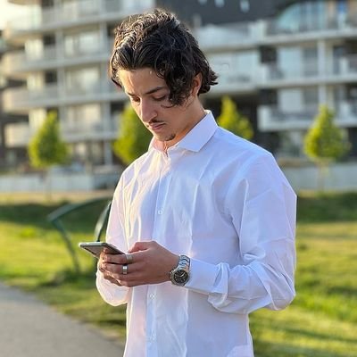 LeRoiCestMoi_'s profile picture. 