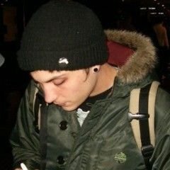 « весь дворец невозмутимости рухнул на голову. органы лопнули, разлетелись на звёздный смех и костяные осколки. »
♱𝐦𝐜𝐫 • 𝐩𝐥𝐚𝐜𝐞𝐛𝐨 • 𝐭𝐨𝐩♱