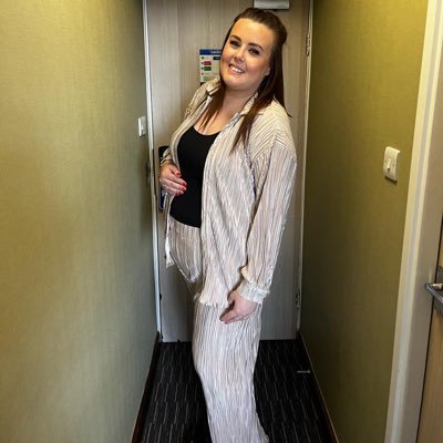 EmzyyLouu's profile picture. 