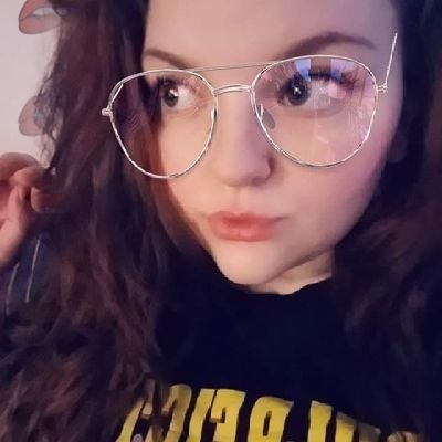 bodily autonomy | dirty leftist | content creator | she/her | 18+