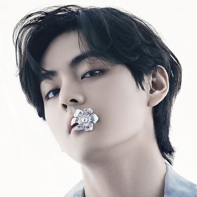 kimtaerraaa's profile picture. 